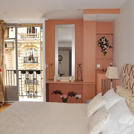 Champs Elysees Executive * Paris