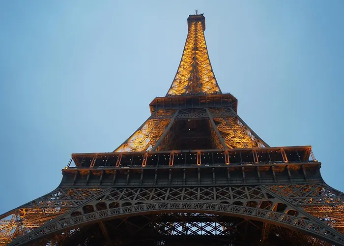 Champs Elysees Executive * Paris